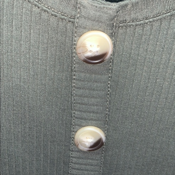 t-shirt - Picture 3 of 4